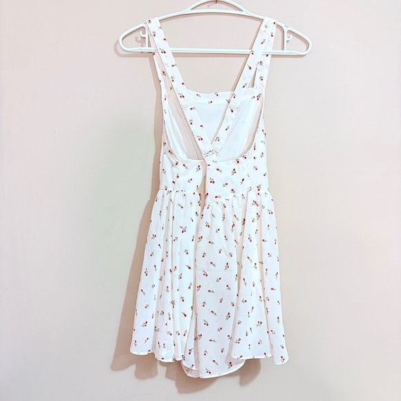 4/$10🎄Forever 21 White Romper w Ditsy Rose Pattern and Criss Cross Straps - Picture 7 of 13
